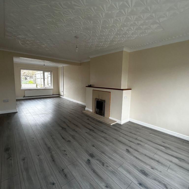3 bedroom semi-detached house to rent - Photo 1