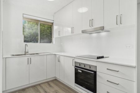 BRIGHT TOP FLOOR FULLY RENOVATED UNIT - Photo 4