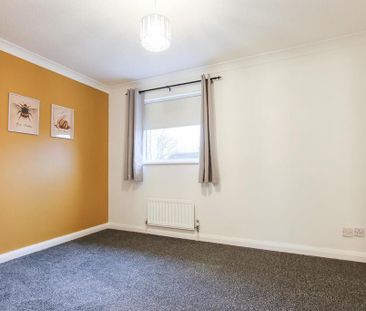 2 bedroom semi-detached house to rent - Photo 5