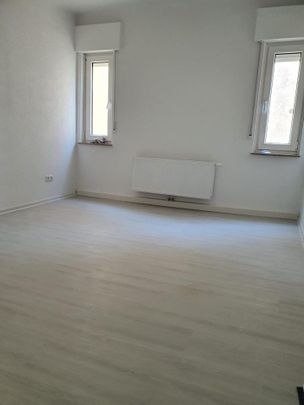 Modern, Helle sanierte 3-Zimmer-Wohnung mit EBK - Photo 1