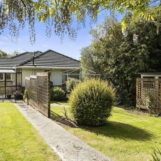 3-bedroom property ready to move in furnished - Photo 1