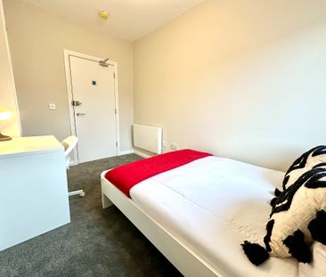 West Pilton Gardens, Pilton, Edinburgh, EH4 4EF - Photo 2