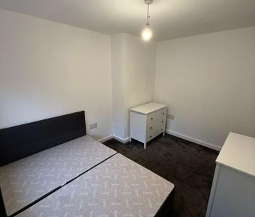 3 bedroom end of terrace house to rent - Photo 2