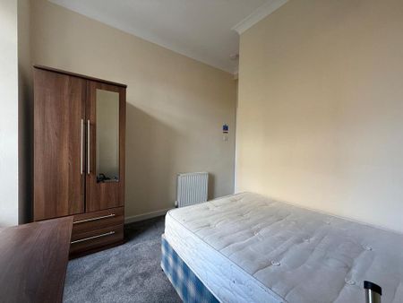 3 bedroom house of multiple occupation to rent - Photo 4