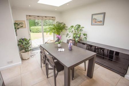 4 bedroom detached house to rent - Photo 4