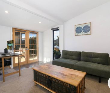 STUNNING 3 BEDROOM HOME! - Photo 2