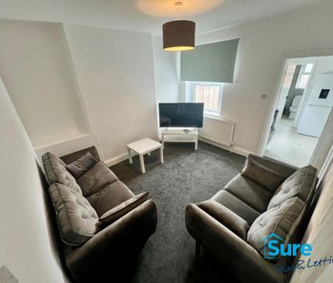 4 bedroom semi-detached house to rent - Photo 1