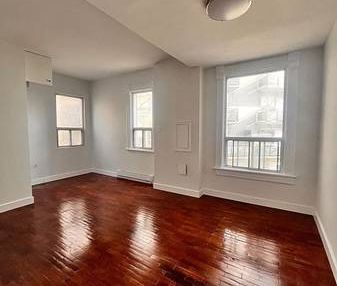 HURRY IN STUNNING UPPER LEVEL SPACIOUS STUDIO - Photo 2