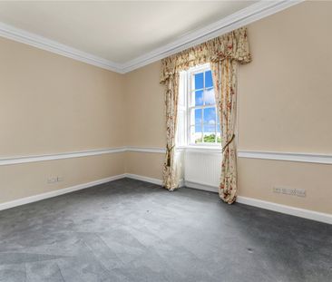 22/2 Calton Hill - Photo 2