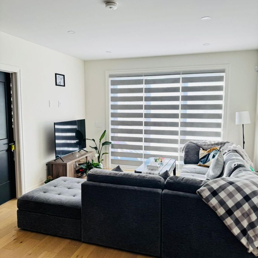 For Lease - Main -7520 Splendour Drive, Niagara Falls, Ontario - Photo 1