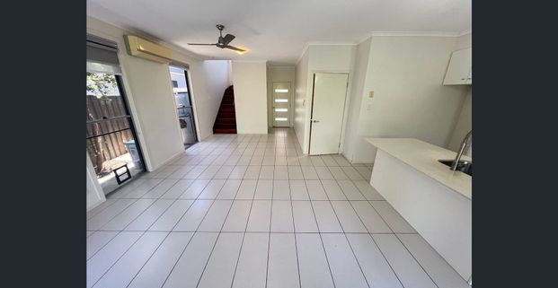Modern 3-Bedroom Townhouse in Prime Chermside Location - Pet Friendly - Photo 1
