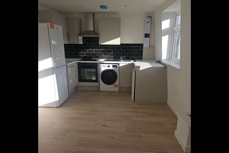 1 Bed Flat, East India Dock Road, E14 - Photo 4