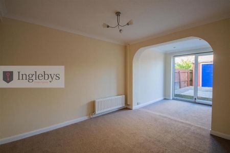 3 bedroom semi-detached house to rent - Photo 2