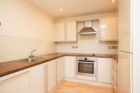 1 bedroom mews to rent - Photo 5