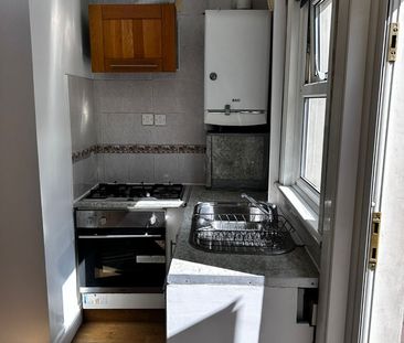 Studio Flat, North Birkbeck Road, E11 - Photo 3