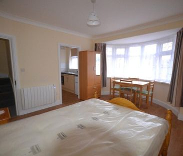 Studio to rent - Photo 5