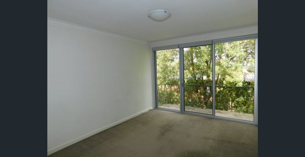 LOCATION, LOCATION, LOCATION! - Photo 1