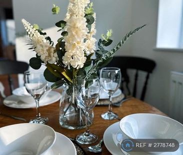 4 bedroom end of terrace house to rent - Photo 6