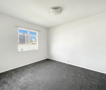 TAKAPUNA - 4 Bedroom House with 2 Bathrooms - Photo 4