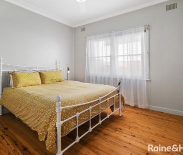 Beautifully renovated 3-bedroom home - Photo 6