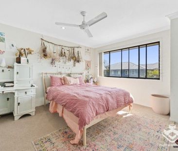 Family sized townhouse in sought after location - Photo 4