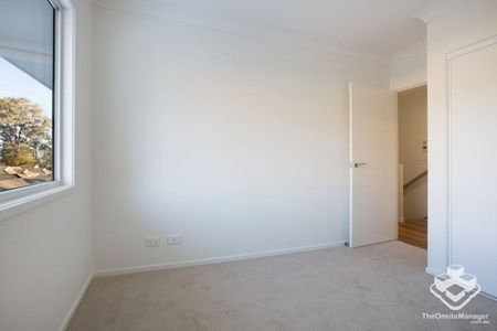 $700pw till 18th June 2025 - LUXURY TOWNHOUSE in great condition - Photo 4