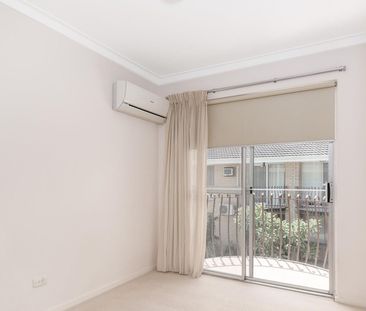 TOWN HOUSE - Photo 2