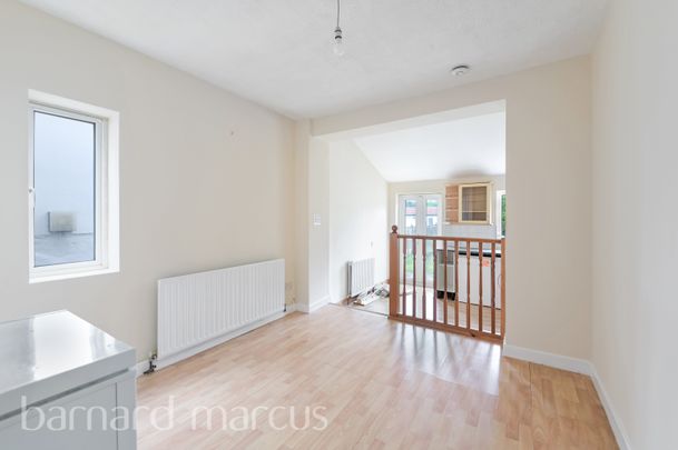 Addison Gardens, Surbiton - Photo 1