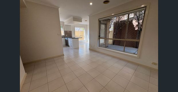 Cozy Hillside Townhouse! - Photo 1