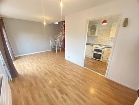 2 bedroom semi-detached house to rent - Photo 3