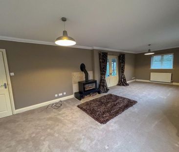 4 bedroom detached house to rent - Photo 3