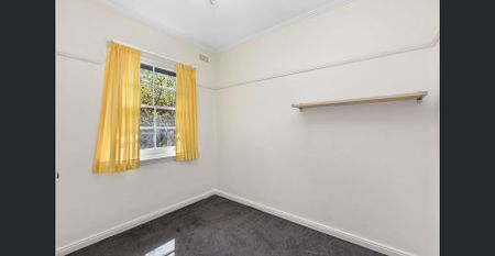 Bright & Spacious Living Just Steps from Carlisle Street! - Photo 2