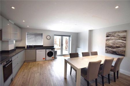 1 bedroom in a house share to rent - Photo 3