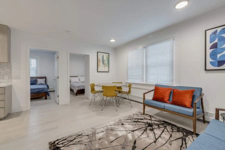 The Normandie - 1425 Haro — Low Rise Apartment - Photo 2