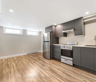 B - 2346 EDWIN CRESCENT - Photo 4