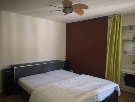 Location Appartement 3 pièces 74m² HYERES 83400 - Photo 4