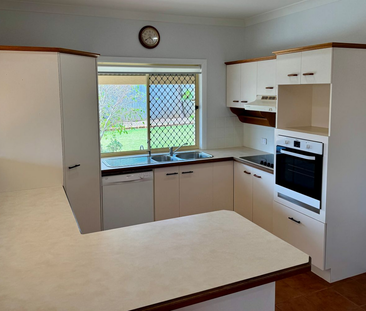 9 Blair Street, Redland Bay, QLD - Photo 5