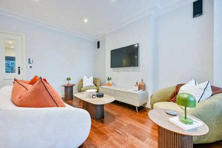 3 bedroom flat to rent - Photo 4