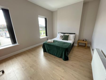 4 bedroom terraced house to rent - Photo 3