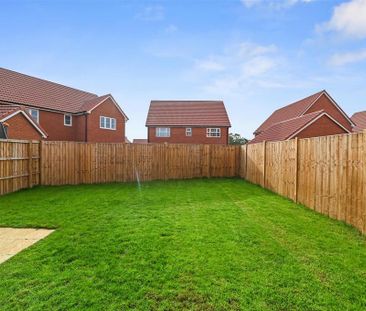 3 bedroom semi-detached house to rent - Photo 3