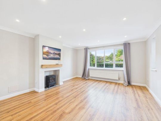 4 bedroom detached house to rent - Photo 1