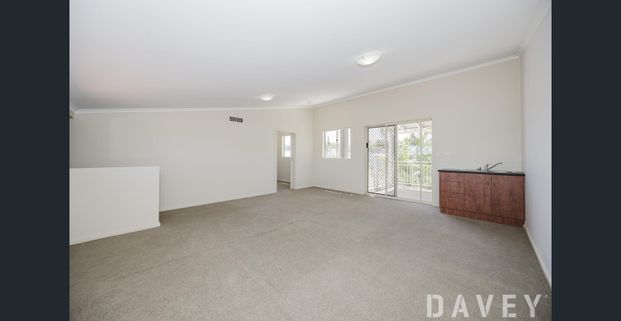 Coastal Comfort & Spacious Living in Prime Kallaroo! - Photo 1