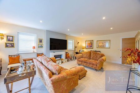 4 bedroom detached house to rent - Photo 3