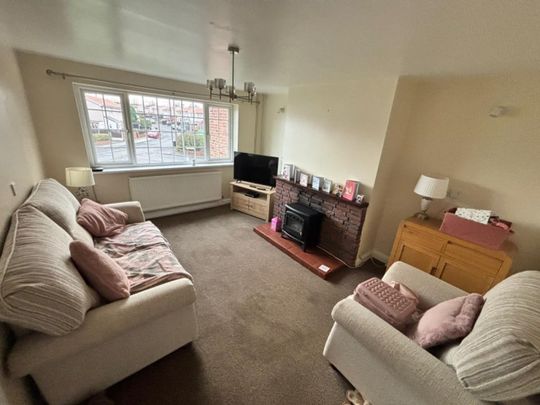 2 bed Flat - To Let - Photo 1