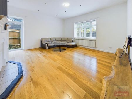 3 bedroom flat to rent - Photo 3