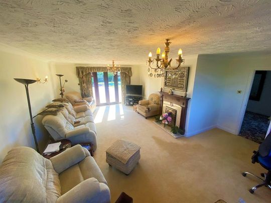 4 bedroom detached house to rent - Photo 1