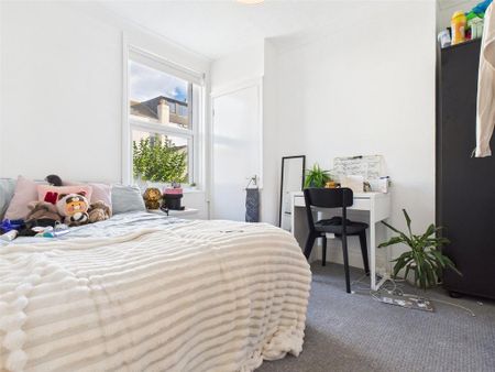 4 bedroom apartment to rent - Photo 3