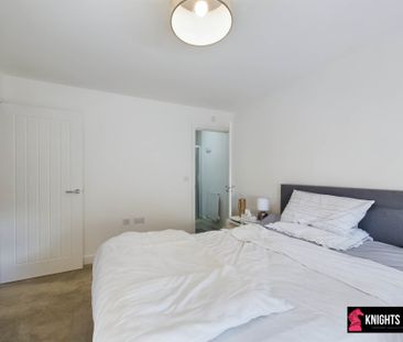 Price £2,000 pcm - Available 20/11/2025 - Furnished - Photo 4