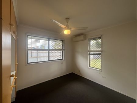 Fully Airconditioned 2 Bedroom Unit Ideally Located to Mt Pleasant Shopping Centre & Schools! - Photo 2