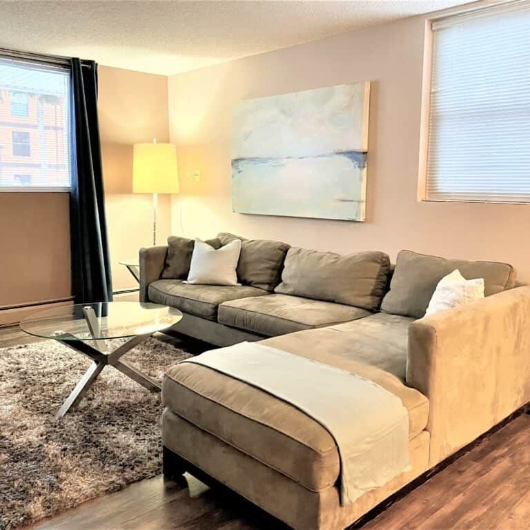 Edmonton Furnished Condo Rental in Downtown - Affordable Suite in Desirable Glenora - Photo 1